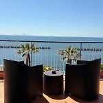 L'abbraccio Di Parthenope
