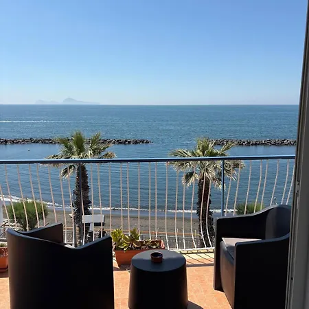 Apartament L'abbraccio Di Parthenope *